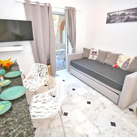 Doliva John Private Jacuzzi Apartman Ájosz Górdiosz