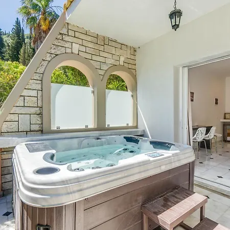 Doliva John Private Jacuzzi