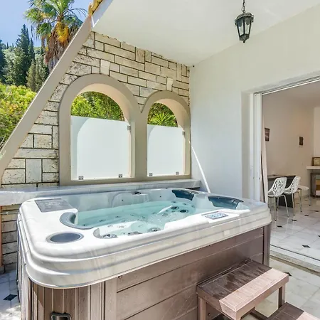 Doliva John Private Jacuzzi Apartament *