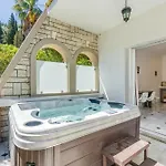 Doliva John Private Jacuzzi